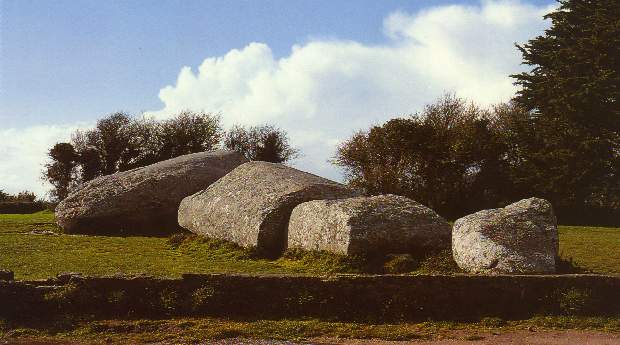 Le Grand Menhir Brise